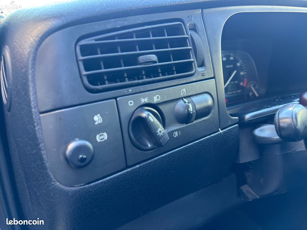 VOLKSWAGEN GOLF 3 VR6 - 174Ch intérieur cuir - Garantie 12 mois (image 20)