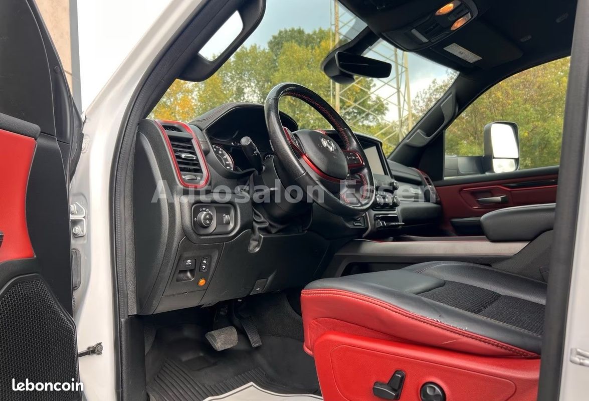 Dodge RAM 1500 Rebel 5.7 HEMI V8 401 ch 4x4 – Harman Kardon – CarPlay – Suspensions pneumatiques (image 16)