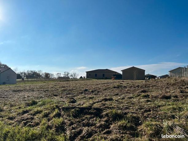 Terrain 1 300 m² Guerin