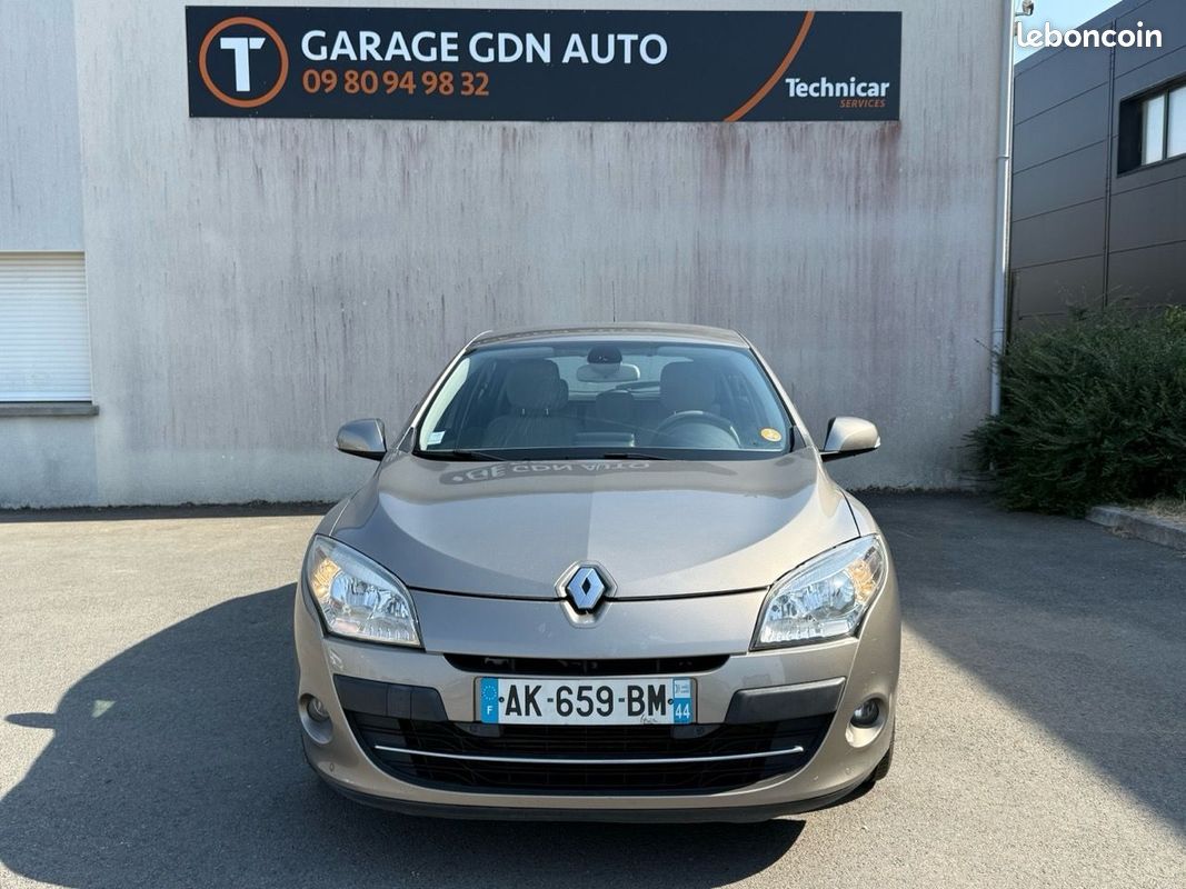 Renault MEGANE III 1.9 DCI 130CH FAP PRIVILEGE ECO² EURO5 (image 16)