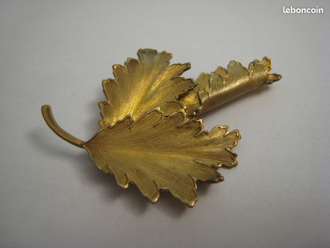 Broche Feuille En Métal Doré - Bijou Vintage Occasion Très Bon état