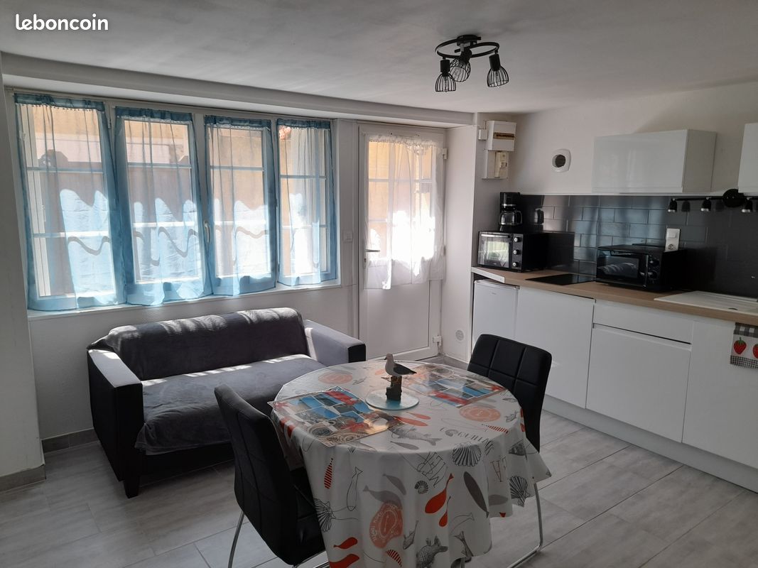 F2 RDC cours proche centre ville - Courseulles s/m (image 1)