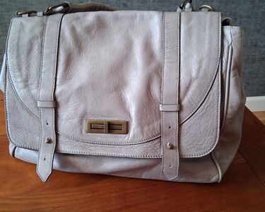 Pochette Bandoulière En Cuir Gris COMPTOIR DES COTONNIERS - Occasion En Bon état - Parfaite Pour Quotidien Ou Soirée