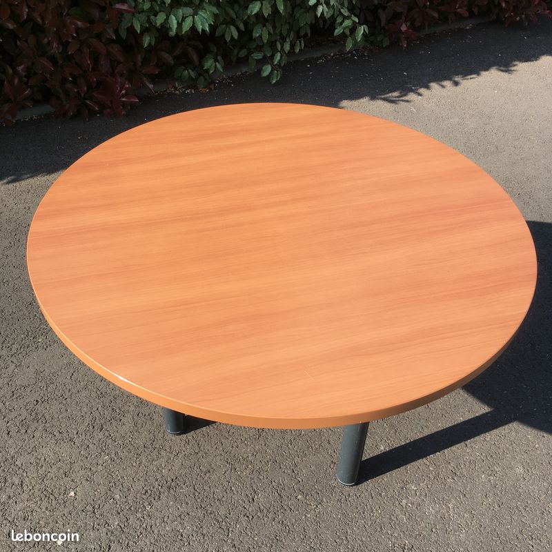 Table ronde en bois (couleur hêtre) TBE (image 2)