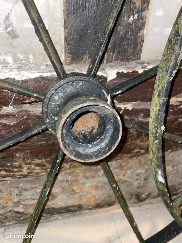 Ancienne paire de roues de charrette diligence en métal (image 5)