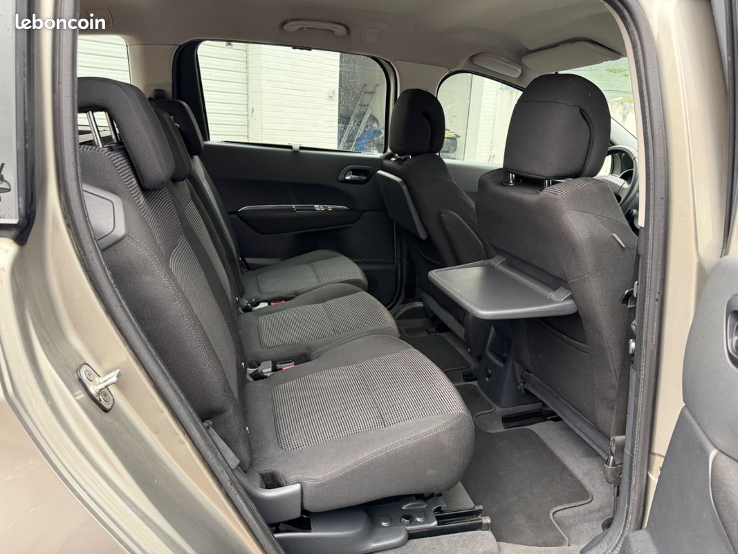 Peugeot 5008 1.6 HDI 110CH Premium Première Main (image 12)