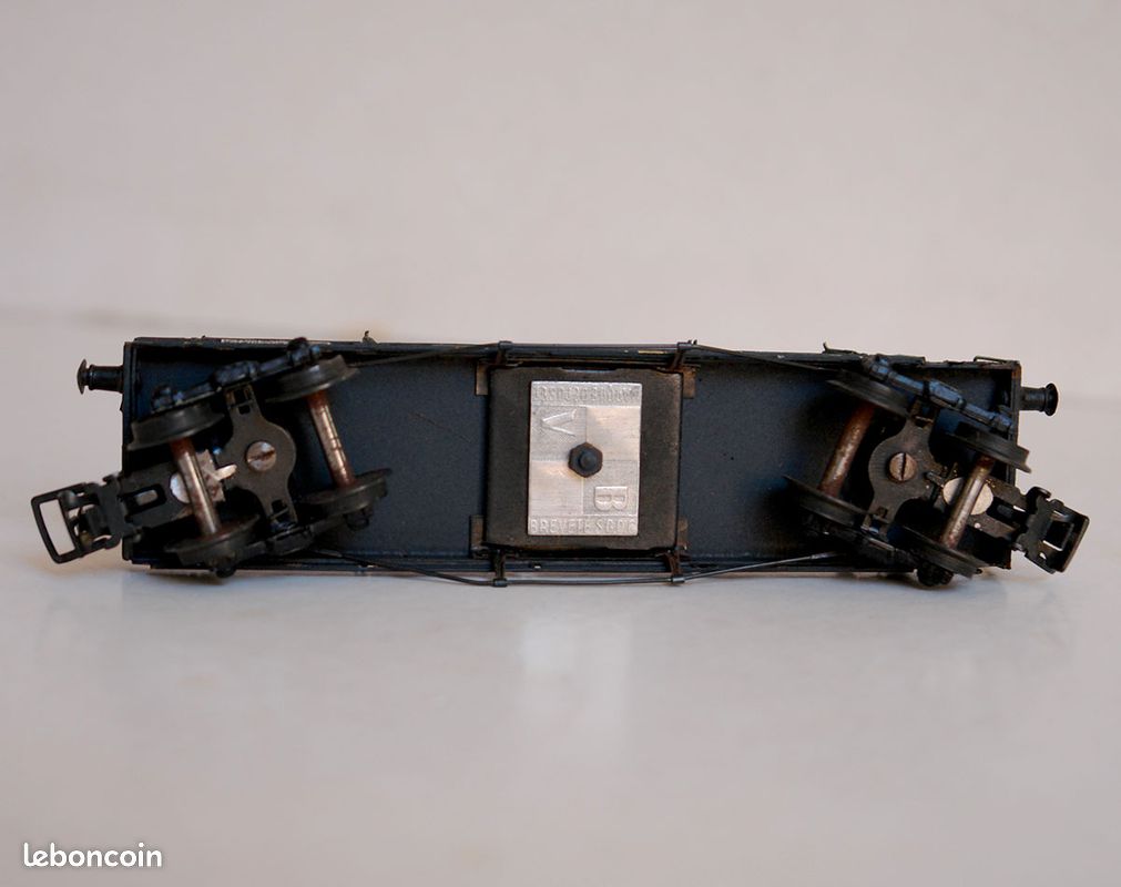VB MAQUETTE HO WAGON PLAT SURBAISSE A BOGIES EN METAL