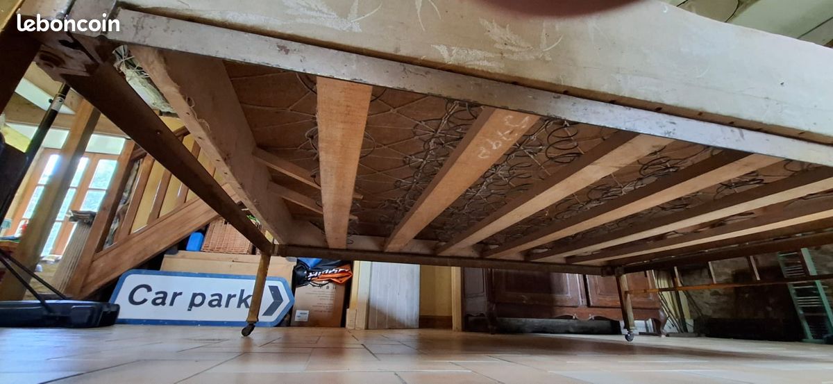 Lit double d'occasion - Cadre en métal et sommier en bois avec surmatelas (À venir chercher sur place) (image 3)