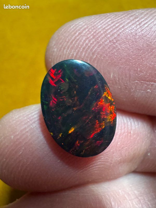 Opale Noire Welo éthiopienne 3,18 Ct – Naturelle, Non Traitée, Coupe Poire