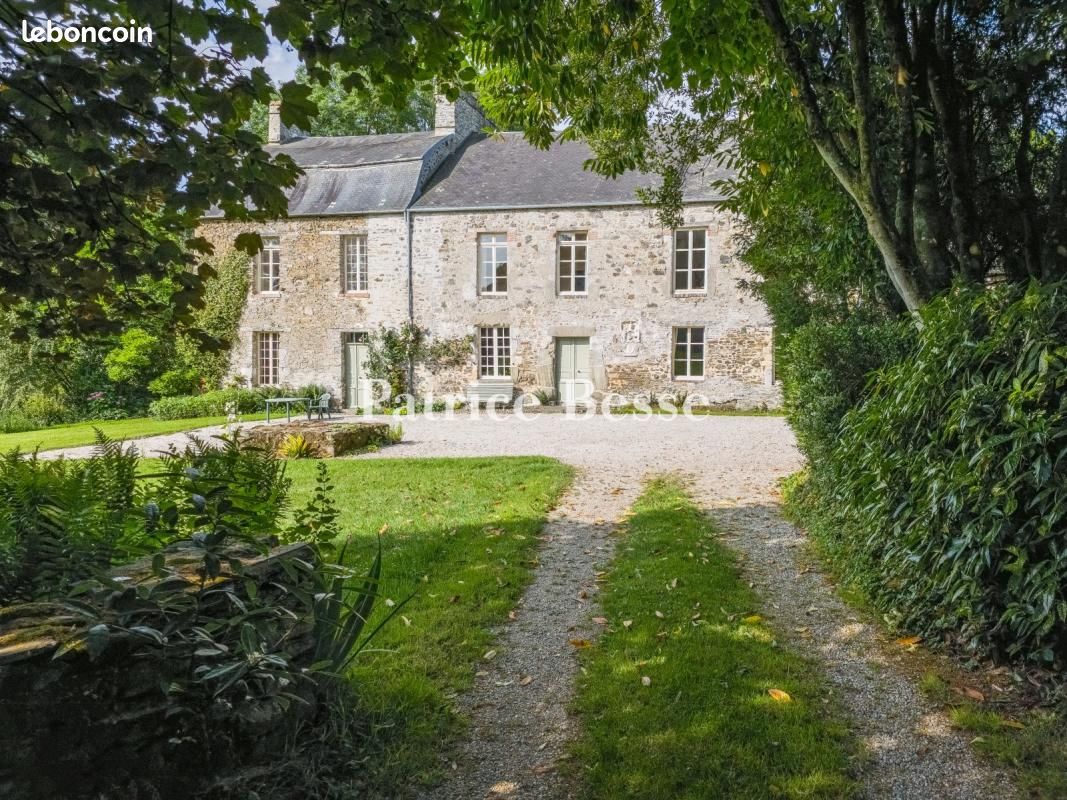 Maison 11 pièces 330 m² · à Marigny-le-Lozon · 330 m² · 855 000 €