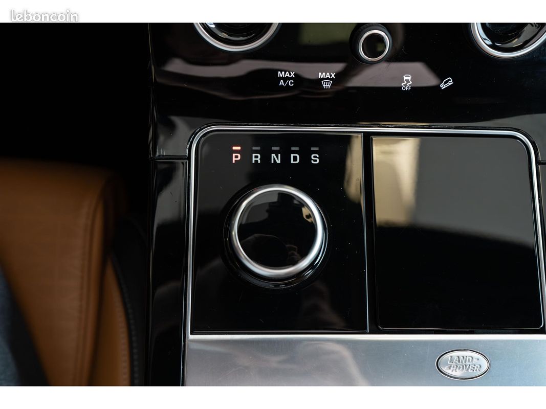 LAND ROVER RANGE ROVER VELAR 3.0 V6 D300 - BVA R-Dynamic HSE (image 17)