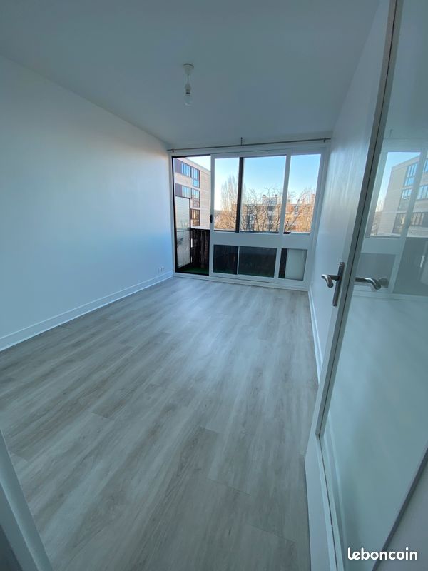 Appartement 1 pièce 28 m² · à Fontenay-le-Fleury · 28,4 m² · 790 €/mois