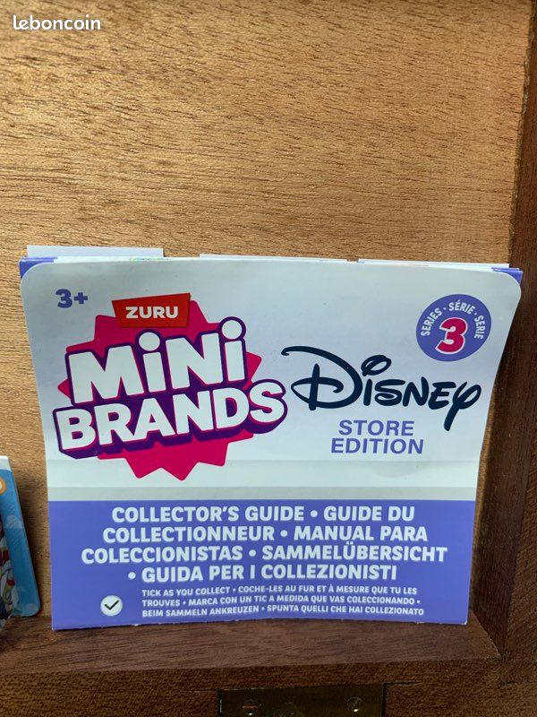 Mini Brands Disney Store Édition – Série 3 – Casque du malade Dorian (Commun) Neufs (image 3)