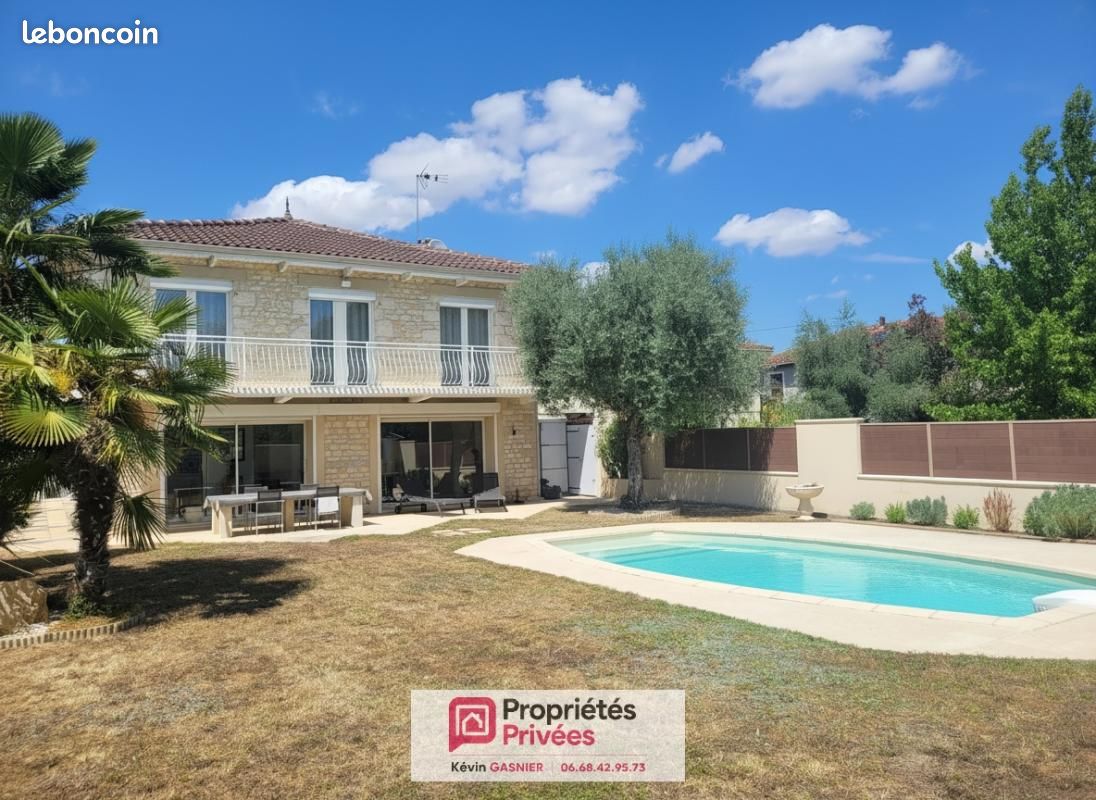 Maison 6 pièces 204 m² · à Gond-Pontouvre · 204 m² · 356 000 €