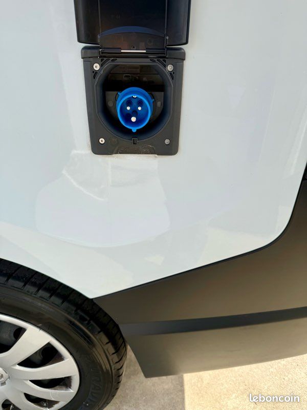 HT:14575 Renault Trafic L1H1 2.0dci 120 80000km/1ere Main/Galerie/Gps/Gruau/TVA/17490 TTC (image 7)