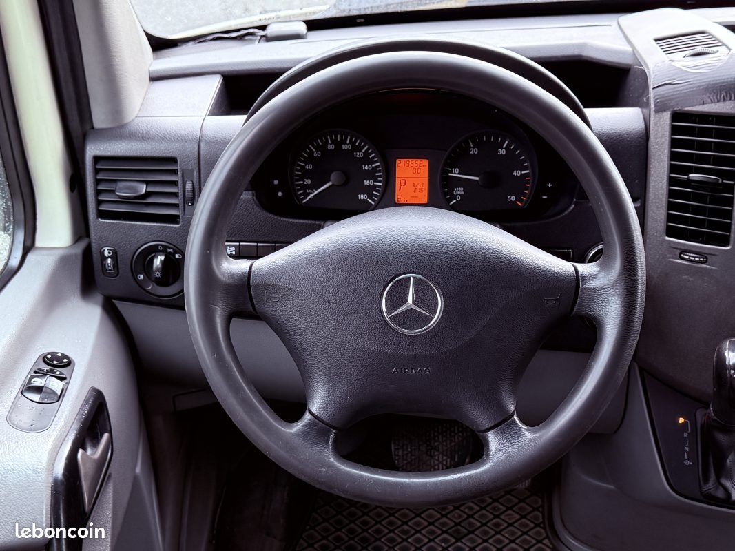 Mercedes-Benz Sprinter 311CDI 109ch Double Cabine Benne Boite Auto (image 22)