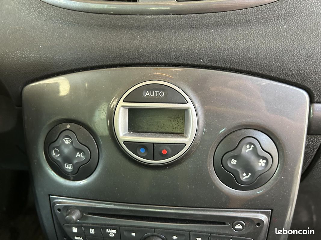 RENAULT CLIO 1.6i 16V - 110 - BVA Euro 5 III BERLINE Exception TomTom PHASE 2 (image 14)