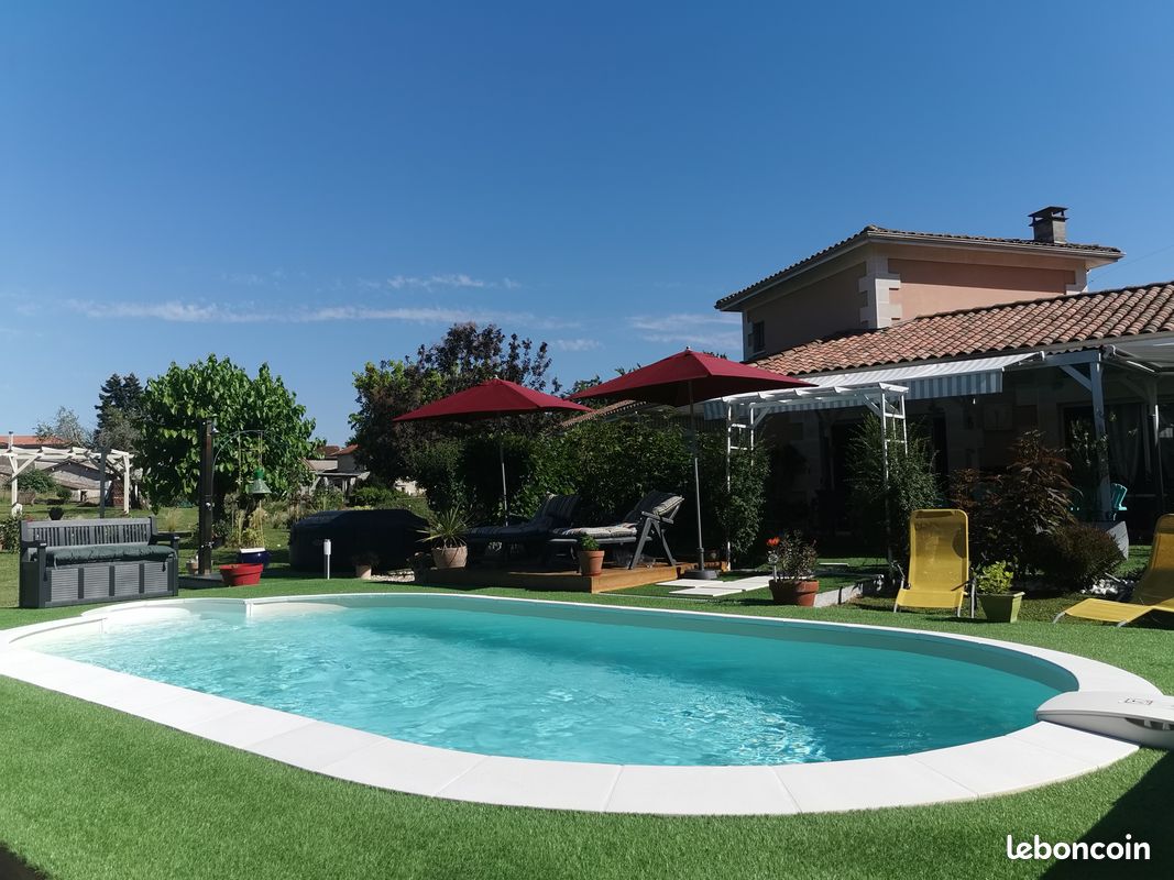 Maison 8 pièces 207 m² · à Bellebat · 207 m² · 445 000 €