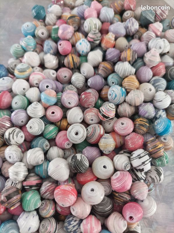 Lot de 250 g de perles en papier recyclé vernis (image 2)