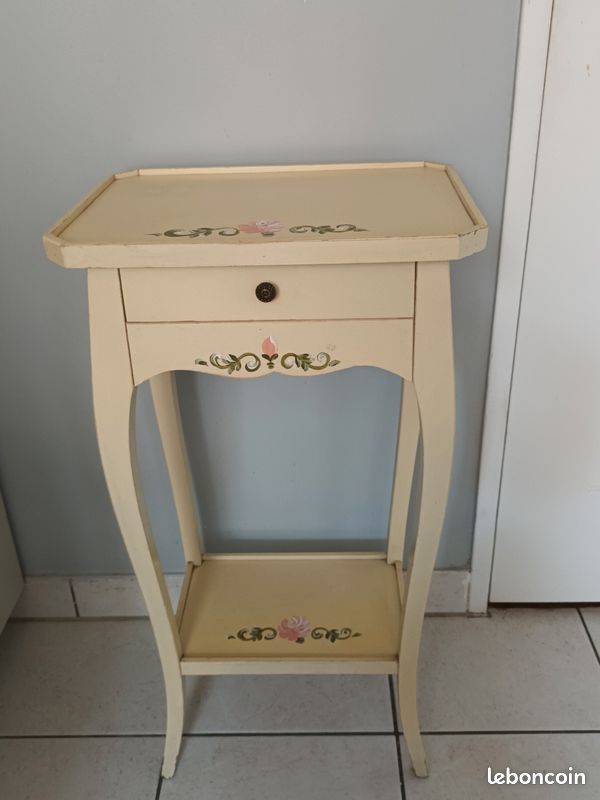 Ancien chevet en bois (image 1)