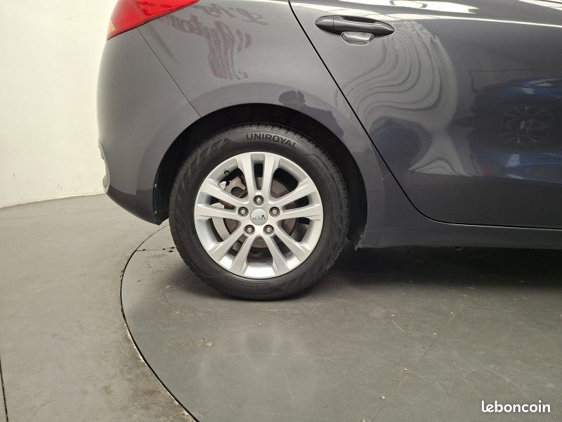 Kia CEE'D 1.6 crdi 128 ch Active Visio / Toit pano / Régulateur / Radar / 1ère main / (image 10)