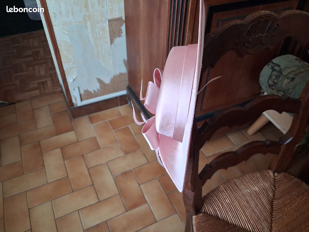 Chapeau rosé élégant (image 2)