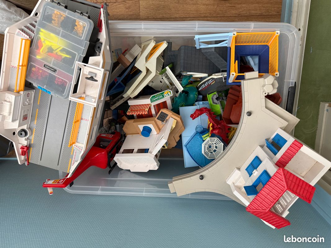 Lot playmobil tout genre (image 2)