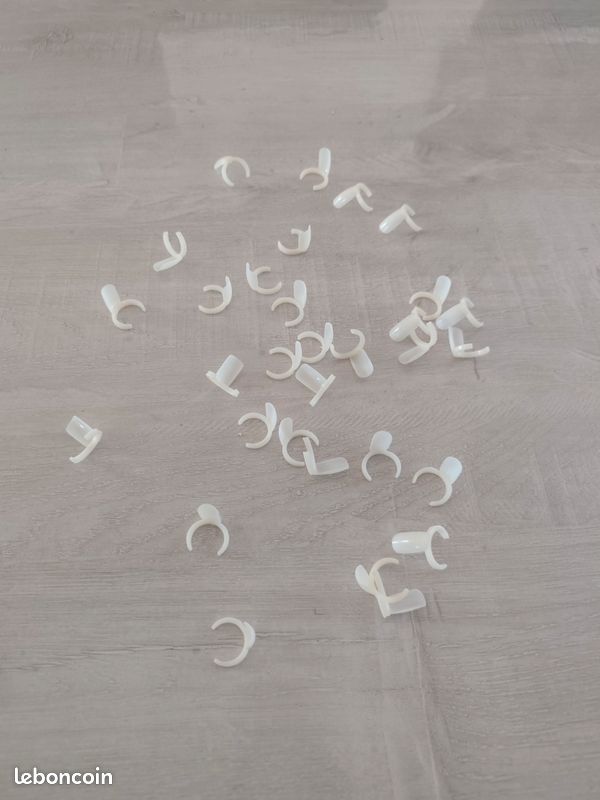 Lot de 31 tips/ongliers vierges blancs pour vernis / nuancier (image 1)