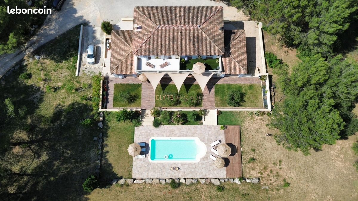 Maison 9 pièces 334 m² · à Rousset · 334 m² · 1 095 000 €