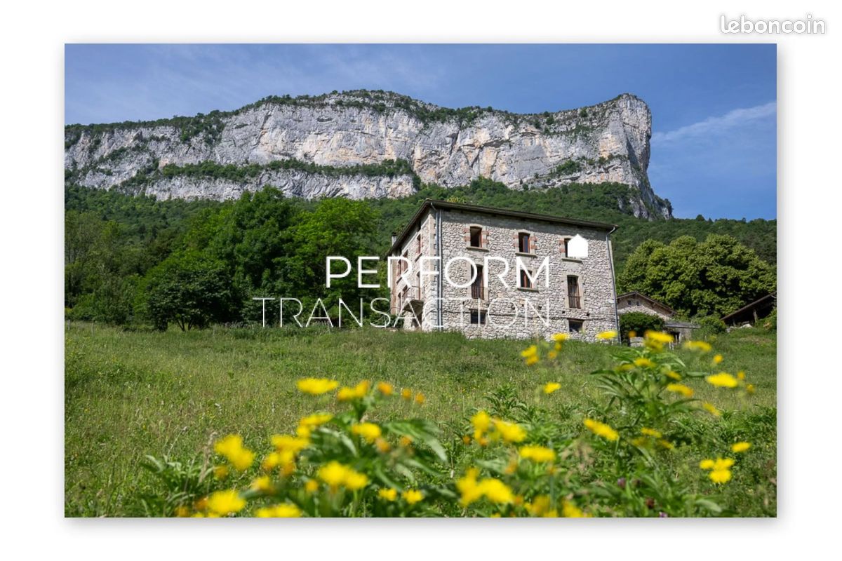 Maison 9 pièces 239 m² · à Châtelus · 239 m² · 580 000 €
