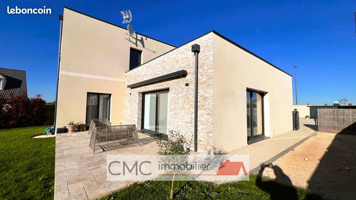 Maison 6 pièces 169 m² · à Soulaires · 169 m² · 379 000 €