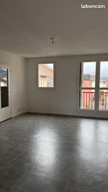 Appartement 3 pièces 85 m² · à Échirolles · 85 m² · 860 €/mois