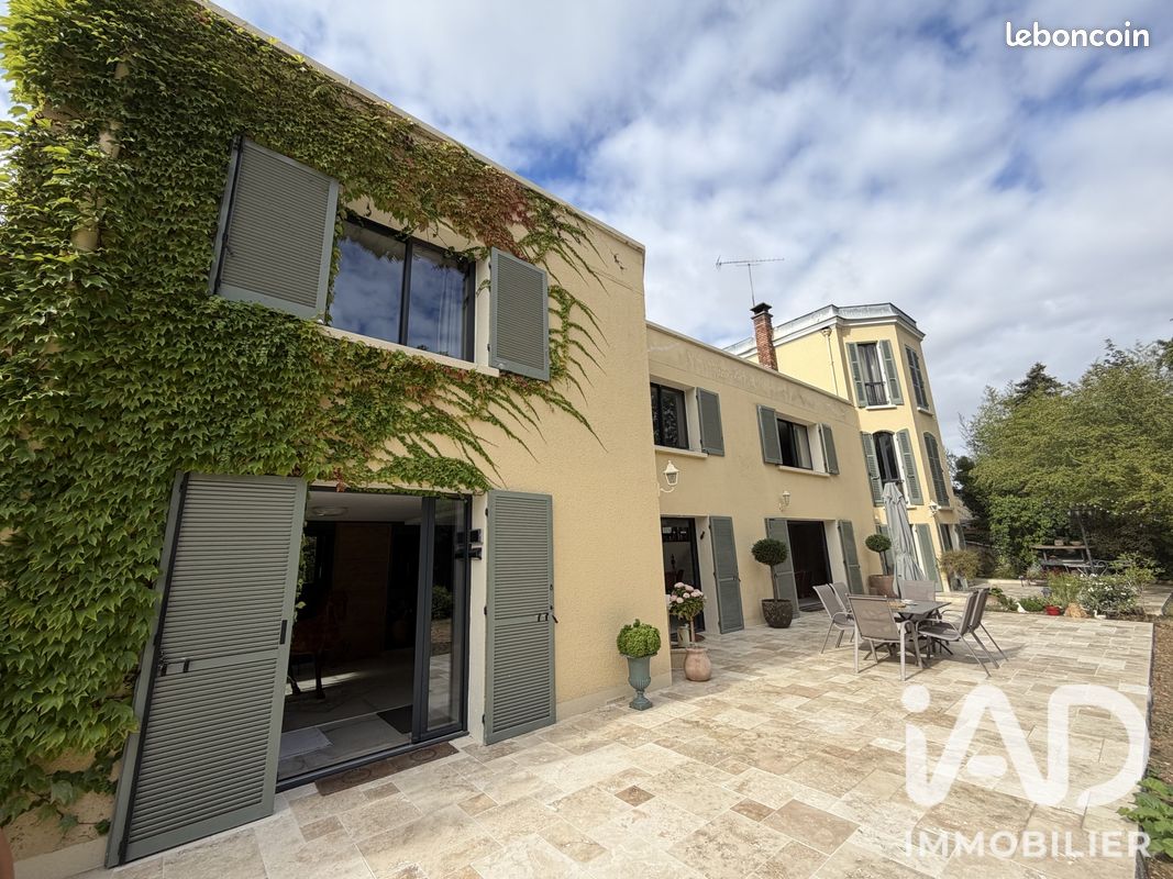 Maison 8 pièces 220 m² · à Seine-Port · 220 m² · 769 000 €