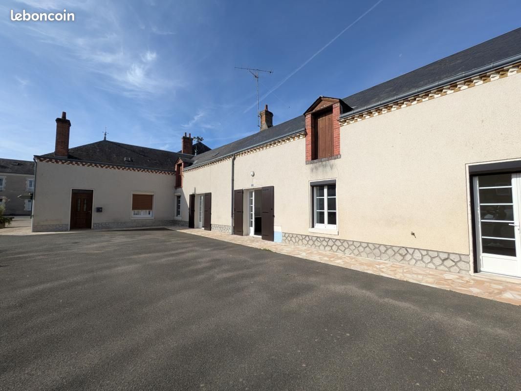 Maison 4 pièces 132 m² · à Saint-Péravy-la-Colombe · 132 m² · 900 €/mois