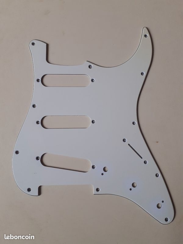 Pickguard Stratocaster 3 plis (image 1)