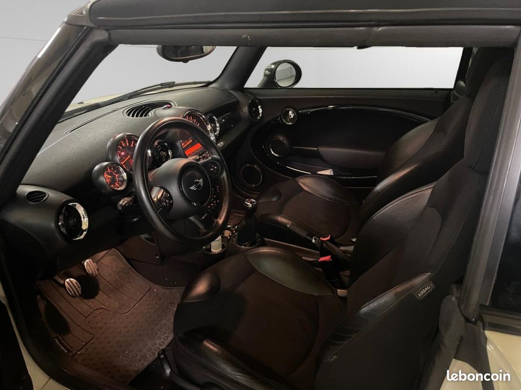 Mini cabrio mini 1.6 210 john cooper works (image 10)