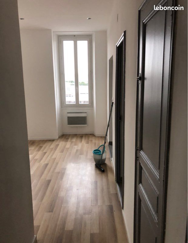 Appartement 12 pièces 240 m² · à Marseille · 240 m² · 375 000 €