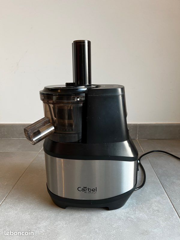 Extracteur de jus Carbel presque neuf - Électroménager