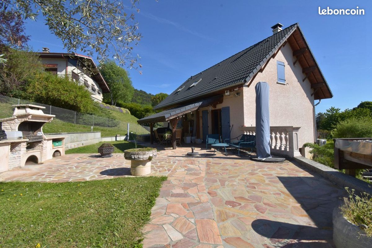 Maison 6 pièces 130 m² · à Monnetier-Mornex · 130 m² · 599 000 €