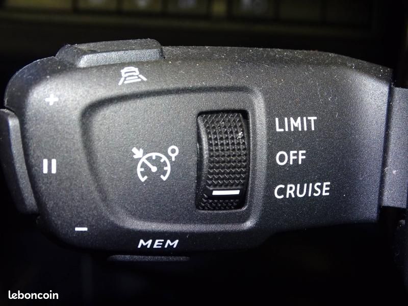 Peugeot 3008 HYBRID 225ch GT Pack e-EAT8 (image 16)