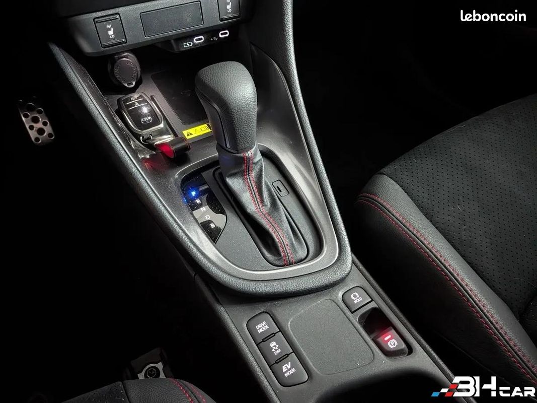 Toyota Yaris 1.5 130H 90 HYBRID FULL-HYBRID 0.8KWH GR-SPORT BVA (image 13)