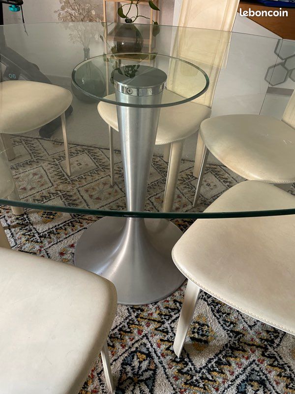 Table ovale tulipe en verre (image 2)