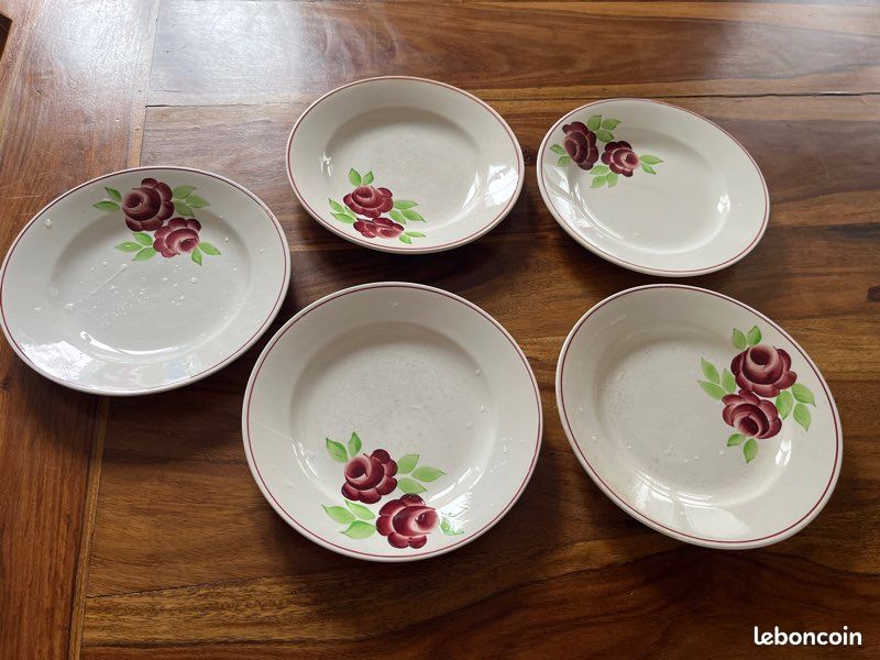 5 assiettes anciennes en faïence (image 1)