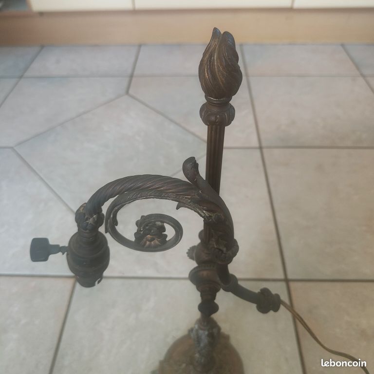 Lampe ancienne en bronze (image 1)