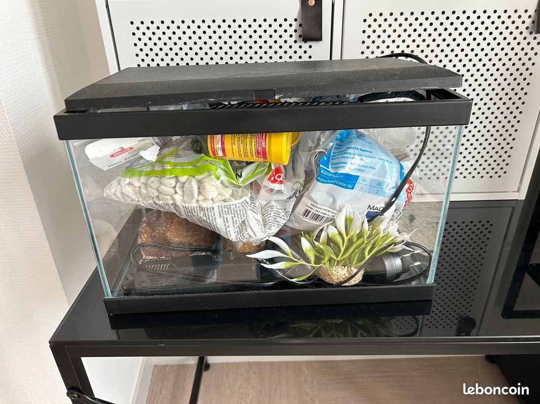 Aquarium 18 litres avec accessoires (image 1)