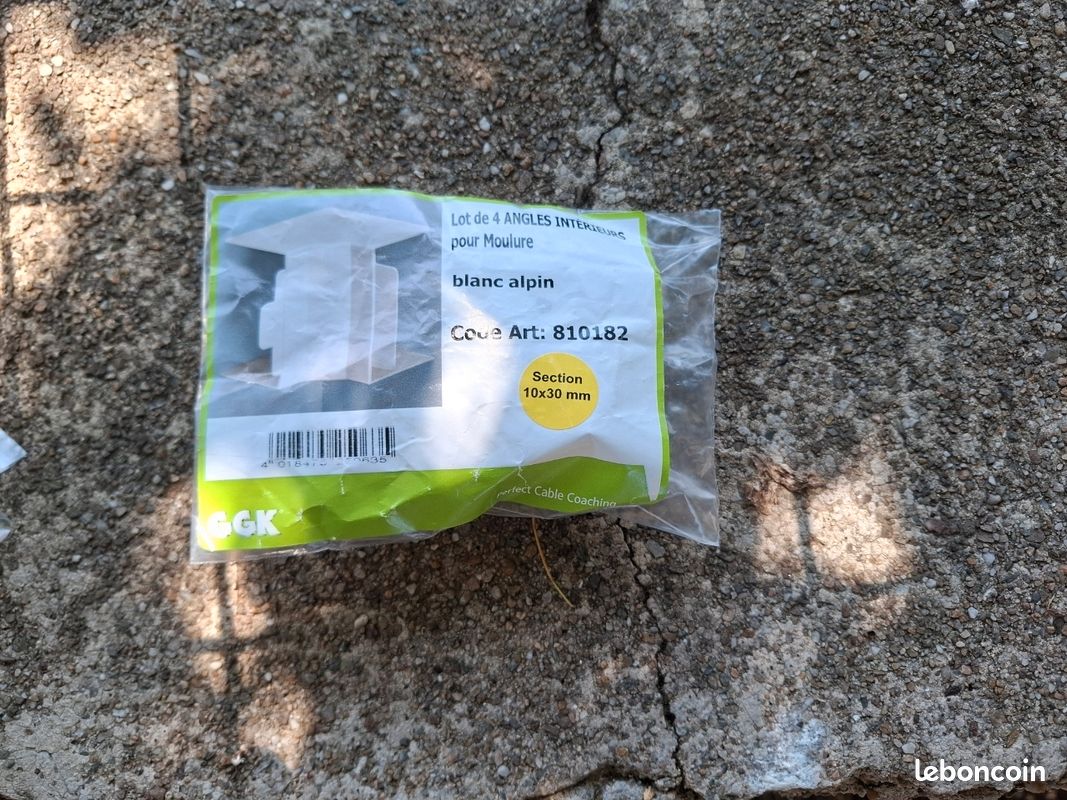 Lot de blocs prises + moulures pour électricité apparente (image 2)
