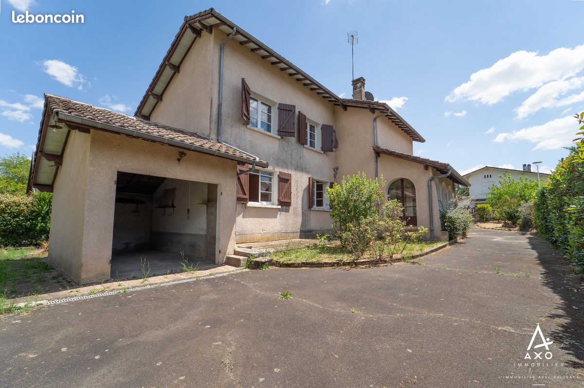 Maison 8 pièces 183 m² · à Saint-Pierre-du-Mont · 183 m² · 229 000 €