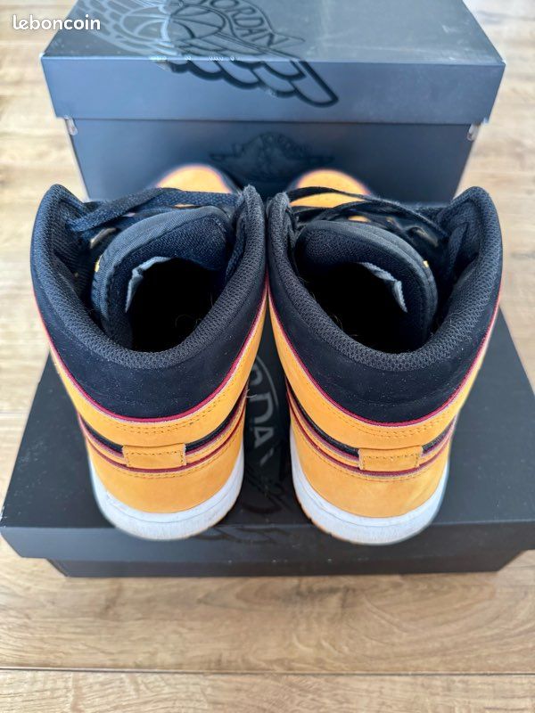 Lot de Jordan mid Chaussures