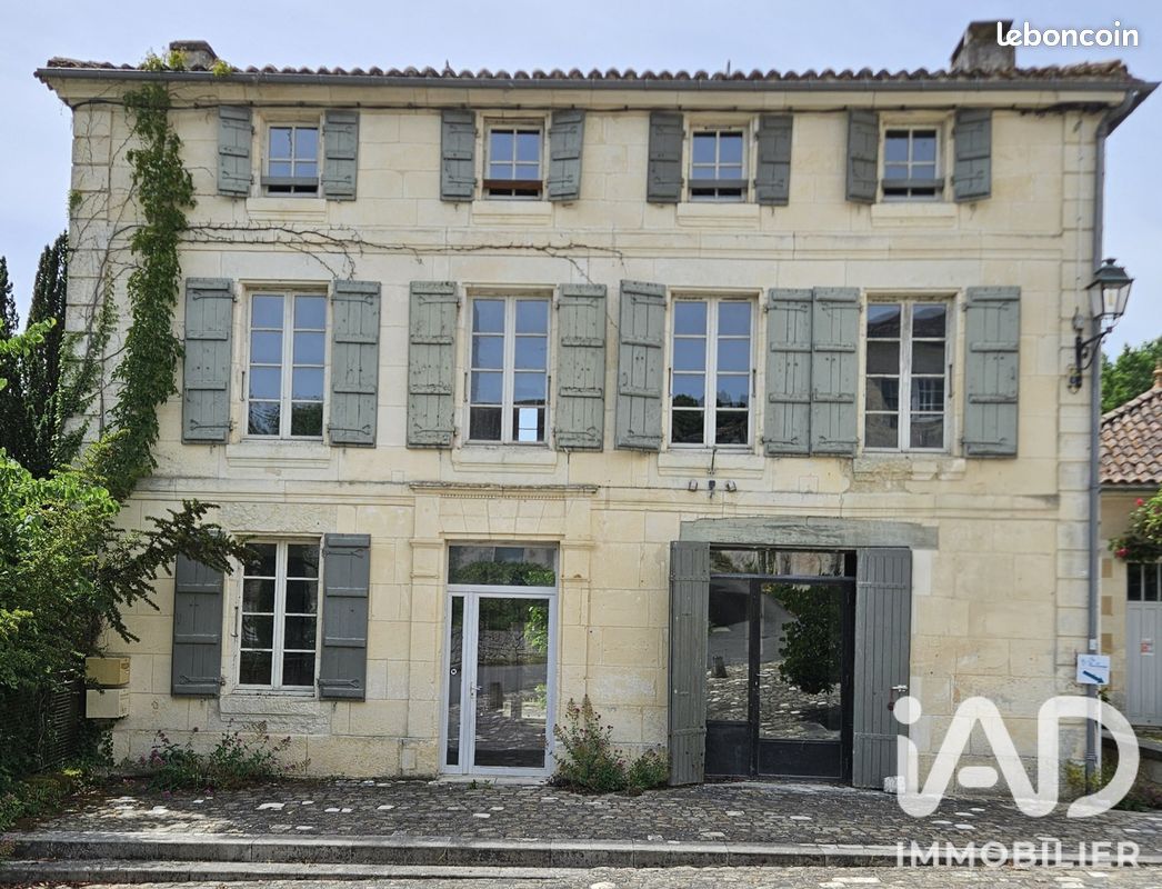 Immeuble 1 pièce 378 m² · à Saint-Sauvant · 378 m² · 265 000 €