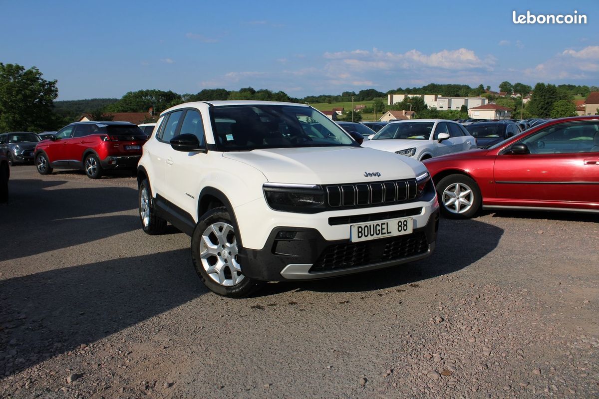 Jeep AVENGER ALTITUDE 100 CV 1L2 TURBO BOITE 6V ABS CAMÉRA GRAND GPS 3D BLUETOOTH AUDIO JBL (image 1)